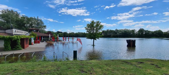 Frei­­zeit- und Bade­an­lage wegen Hoch­was­sers bis auf Weite­res gesperrt