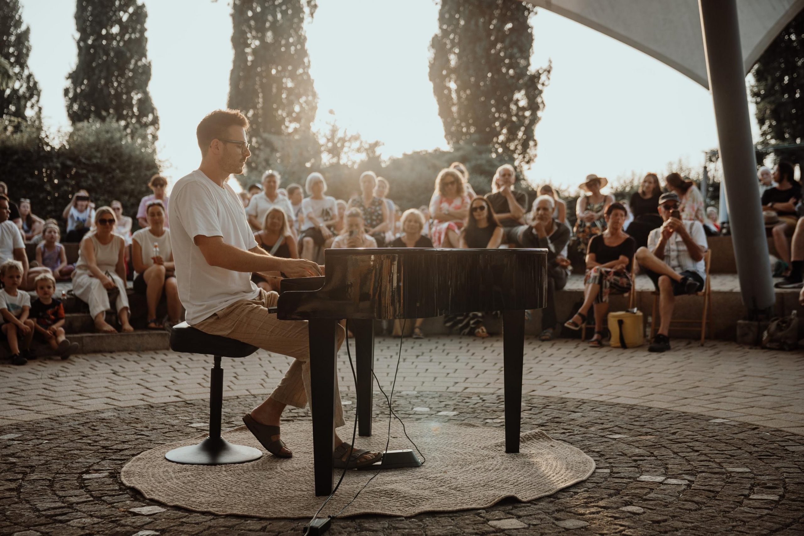 Sunset-Konzert mit Pianist Tom Mayer am Mittwoch, 27. Mai 2026 Sunset-Konzert mit Pianist Tom Mayer am Mittwoch, 27. Mai 2026